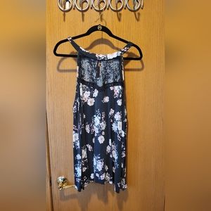 Torrid 3 3x floral sleeveless top - light fading